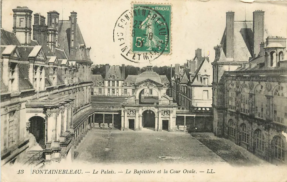 Fontainebleau — Das Schloss — Der Taufbau und der Ovalhof — LL. - Vorderseite
