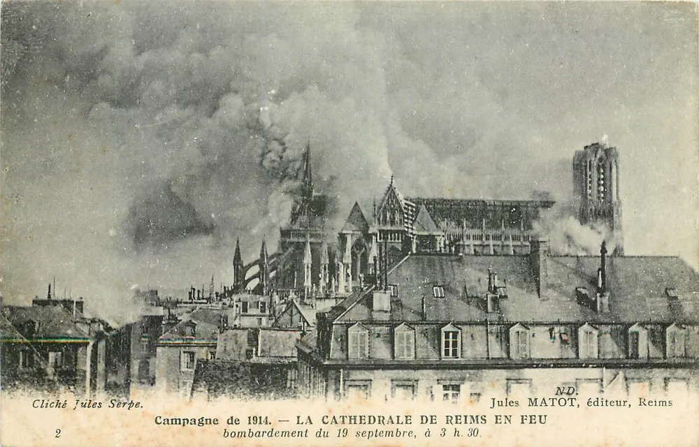 Cathédrale de Reims en feu — bombardement du 19 septembre 1914 — Jules MATOT, éditeur, Reims - Recto
