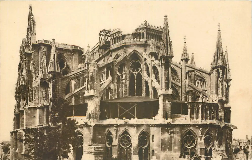 Reims — Catedral em ruínas — Platiné-Photo, Baunier, n° g) - Frente