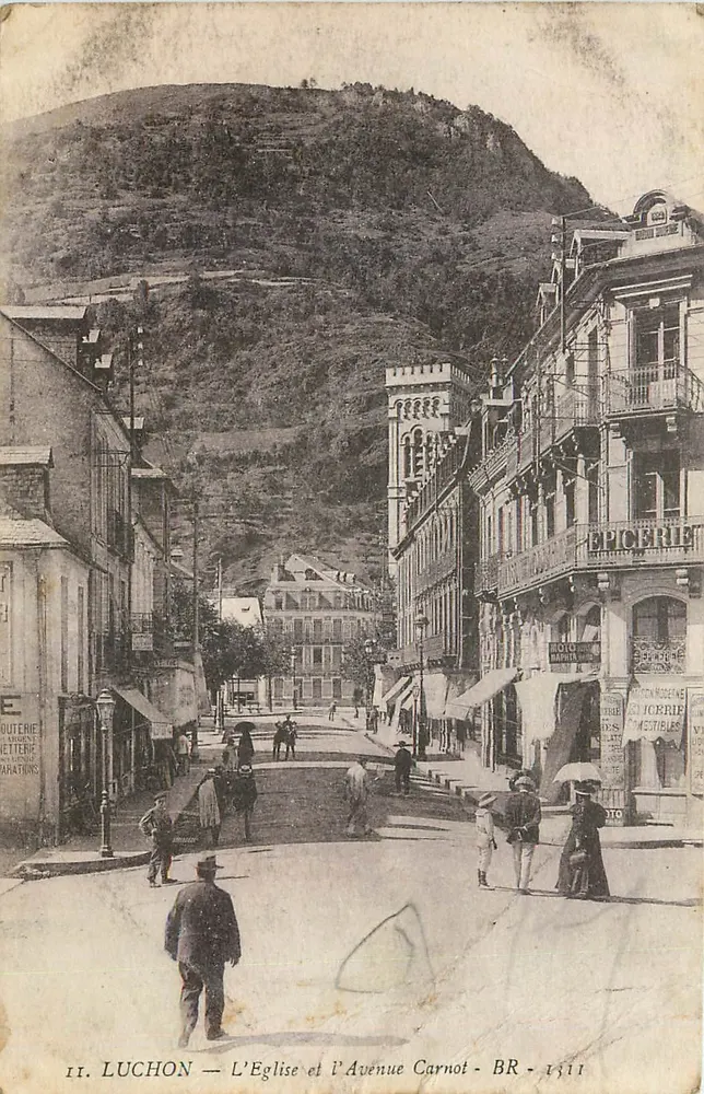 Luchon — Die Kirche und Avenue Carnot — BR - 1311 - Vorderseite