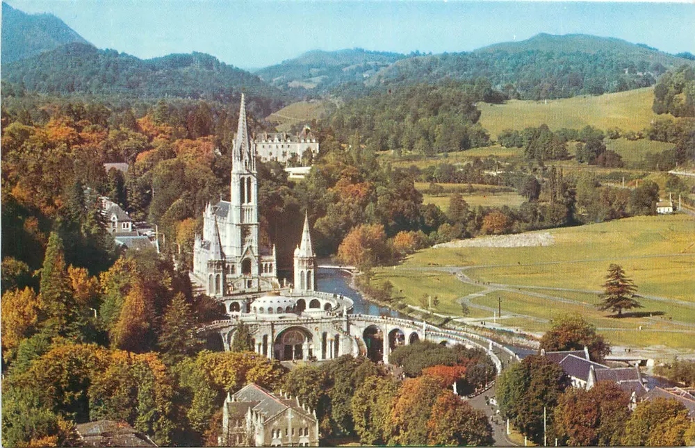 Lourdes — La Basilique vue du Château Fort — Édition Lourdes, n°39 - Recto