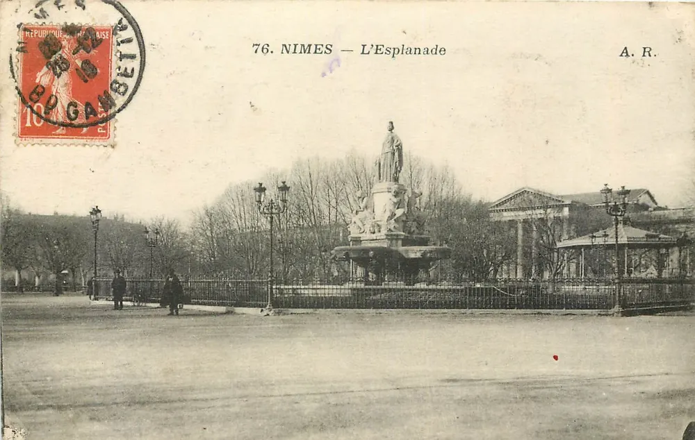 Nîmes — A Esplanada — A.R. n°76 - Frente