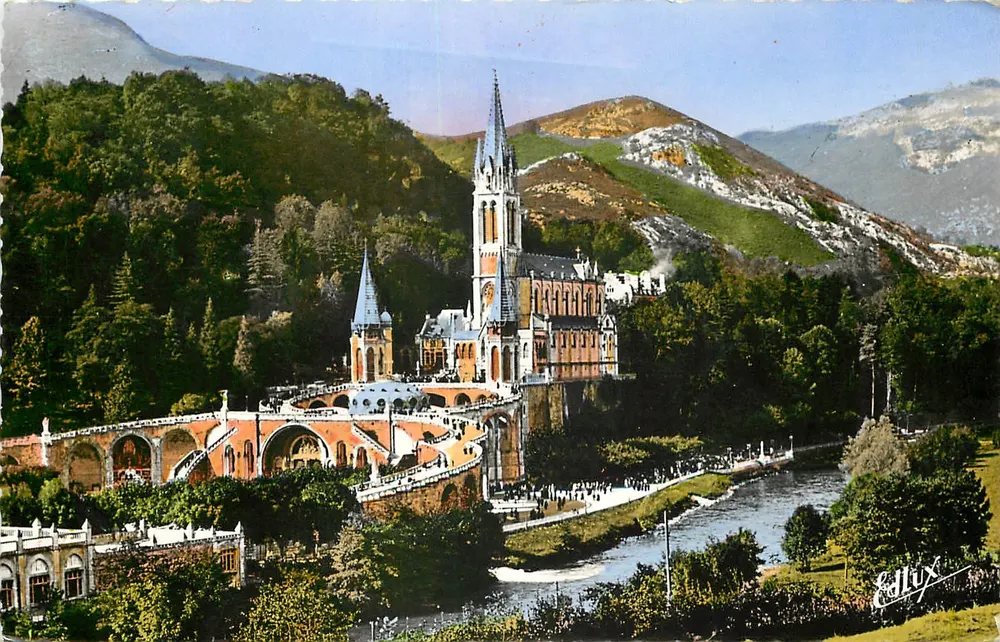 Lourdes — Bazylika — Wydawca P. Doucet & Place Peyroule - Lourdes - Awers