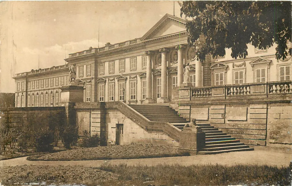 Compiègne — O Castelo — Fachada sobre o Parque — Carte Postale de Luxe - Frente
