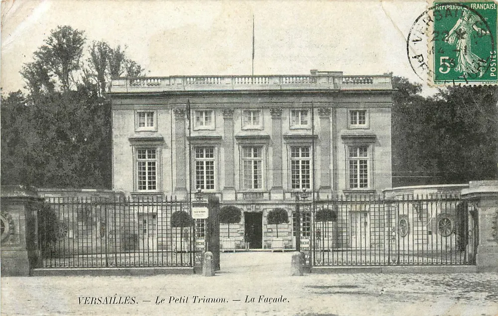 Versailles — Le Petit Trianon — A Fachada - Frente