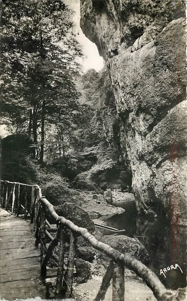 Le Pas de la Cère — Vic-sur-Cère (Cantal) — ARORA - Frente