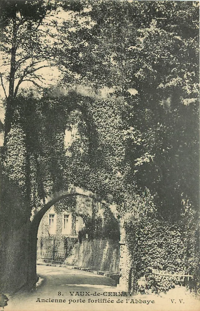 Vaux-de-Cernay — Alte befestigte Pforte der Abtei — V. V. Nr. 8 - Vorderseite