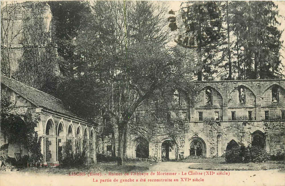 Lisours (Eure) - Ruinen der Abtei Mortemer - Der Cloister (12. Jahrhundert) - Der linke Teil wurde im 16. Jahrhundert wieder aufgebaut - Vorderseite