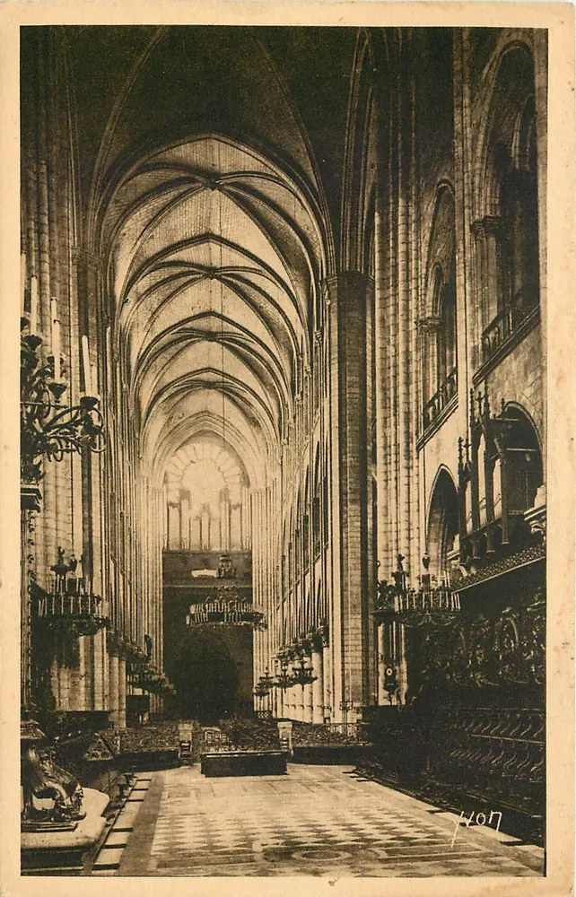 Interior da catedral Notre-Dame — Paris — Edição Artística YVON - Frente