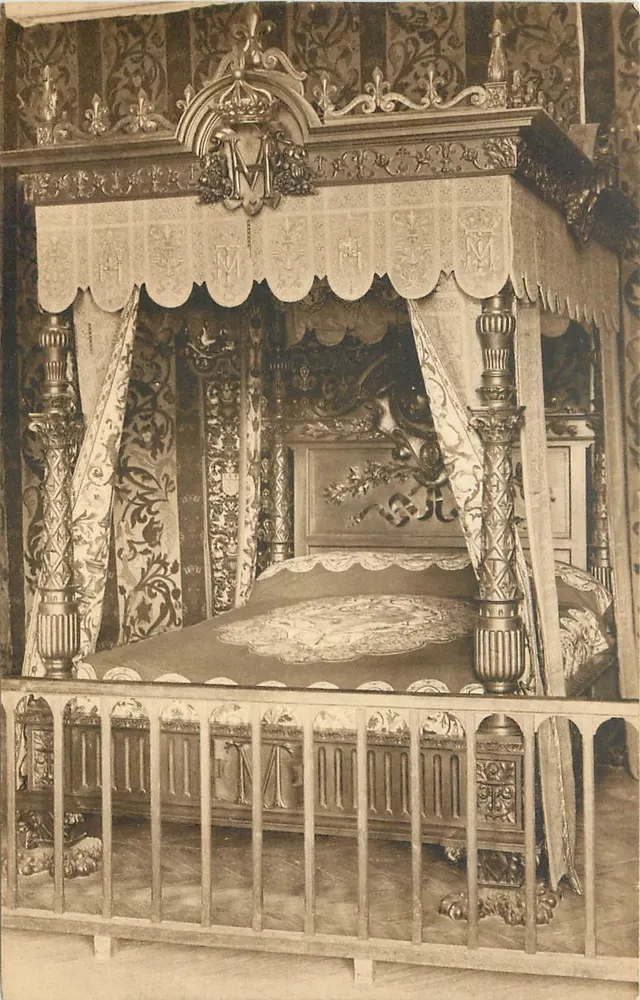 Le Lit du Comte de Chambord — Le Château — Carte Postale de Luxe n°34 - Recto