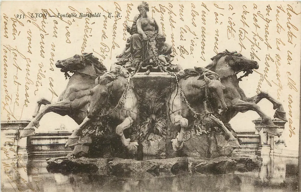 LYON — Fontaine Bartoldi — E. R. n°253 - Frente