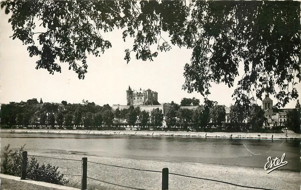 Saumur — Le Château vu des rives de la Loire — Estel - Recto