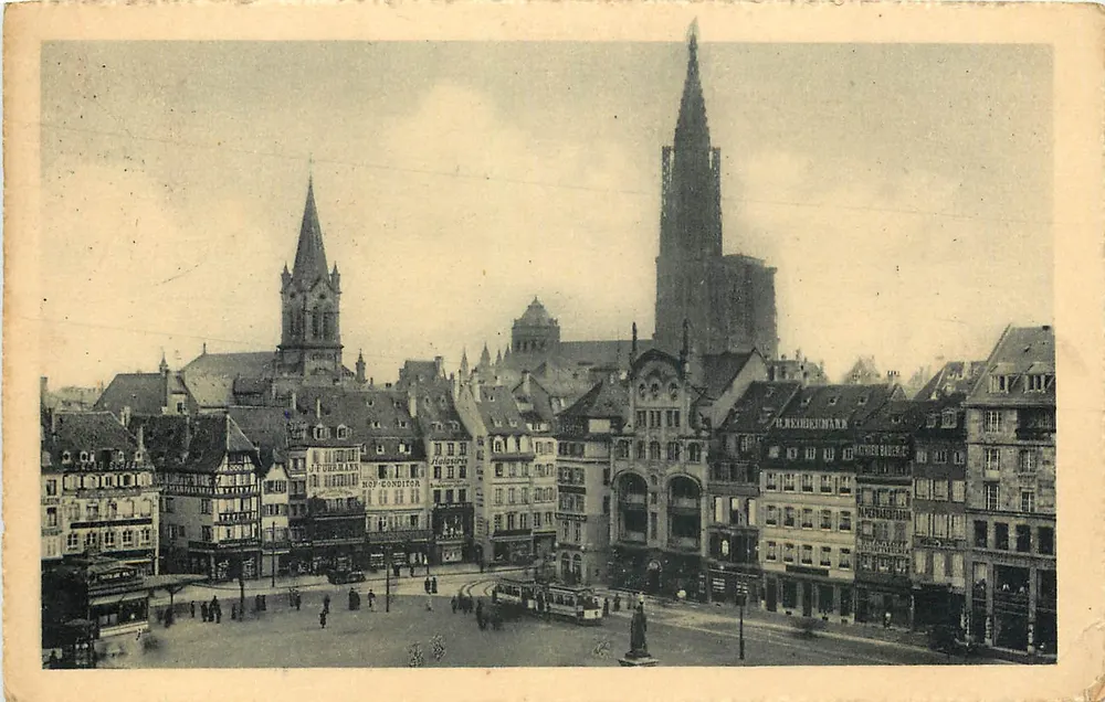 Place Kléber w Strasburgu — widok panoramiczny z katedrą i tramwajami — wydawca Félix Lübb, numer serii nie widoczny - Awers