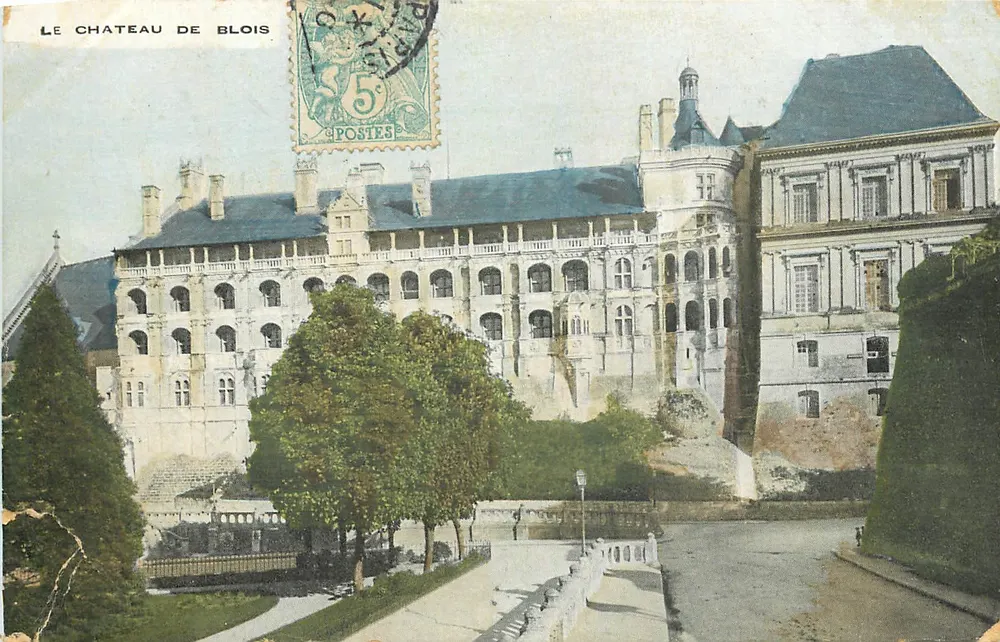 O Castelo de Blois — vista do castelo — editor não visível - Frente