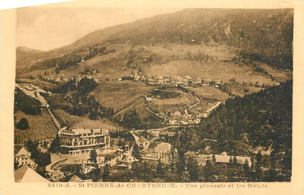 St Pierre-de-Chartreuse — Vista geral e os Hotéis — série 4810-5 - Frente