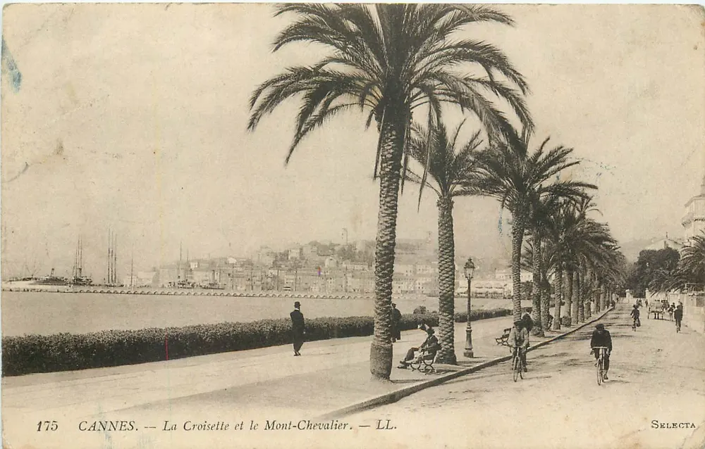 CANNES. — La Croisette et le Mont-Chevalier. — LL. — SELECTA - Recto