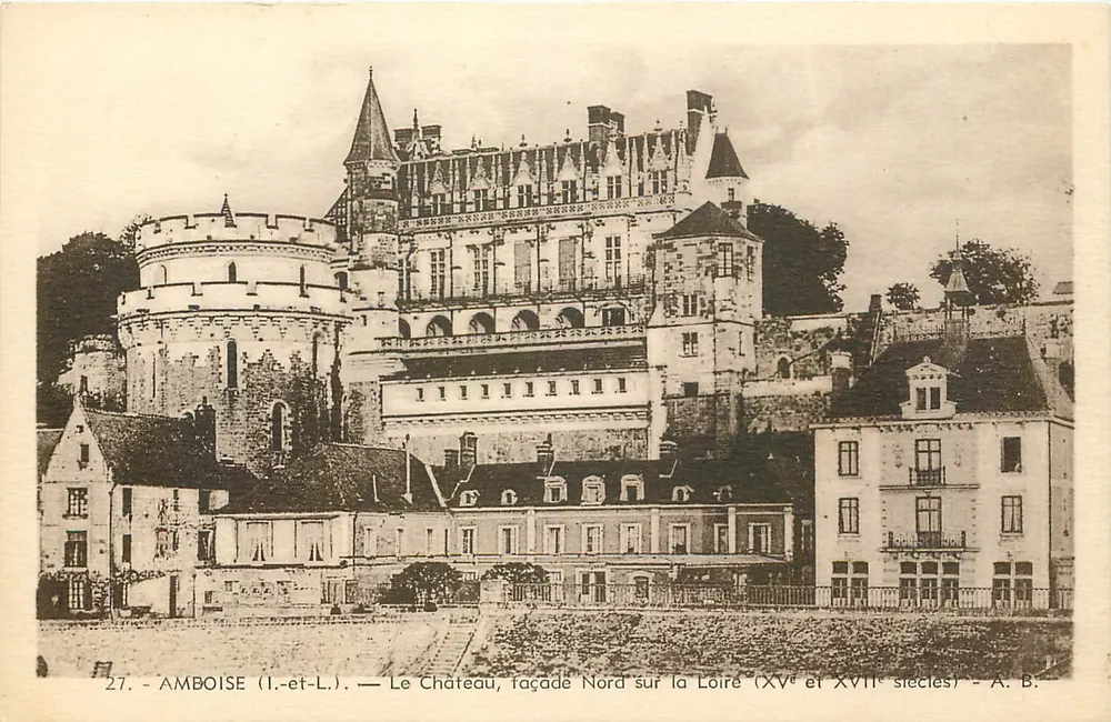Amboise (I.-et-L.) — Das Schloss, Nordfassade am Loire (15. und 17. Jahrhundert) — A. B. - Vorderseite