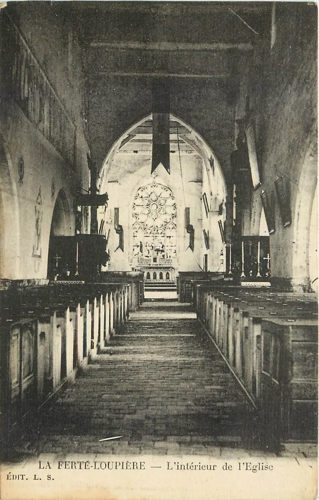 La Ferté-Loupière — L'intérieur de l'Église - Recto