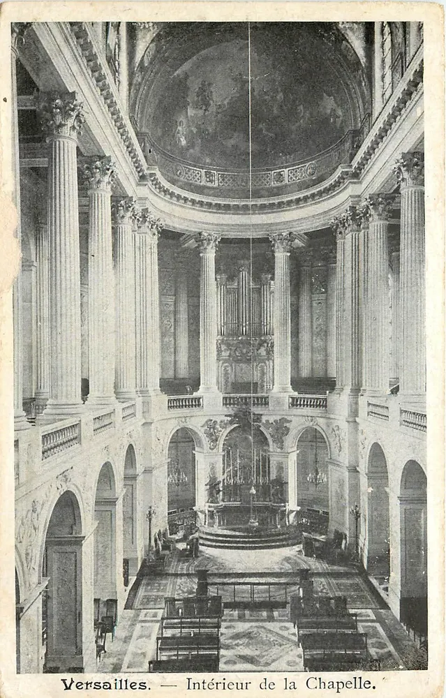 Versalhes — Interior da Capela — Mme Nouveau, editora - Frente