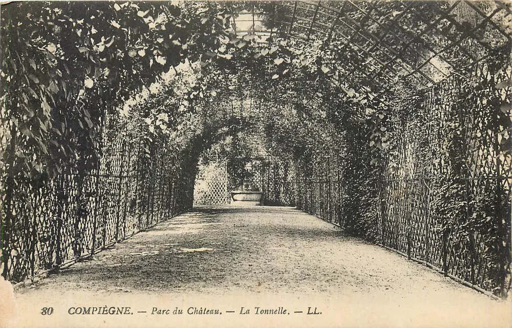 Compiègne — Park van het Kasteel — De Tonnelle — LL. - Voorkant