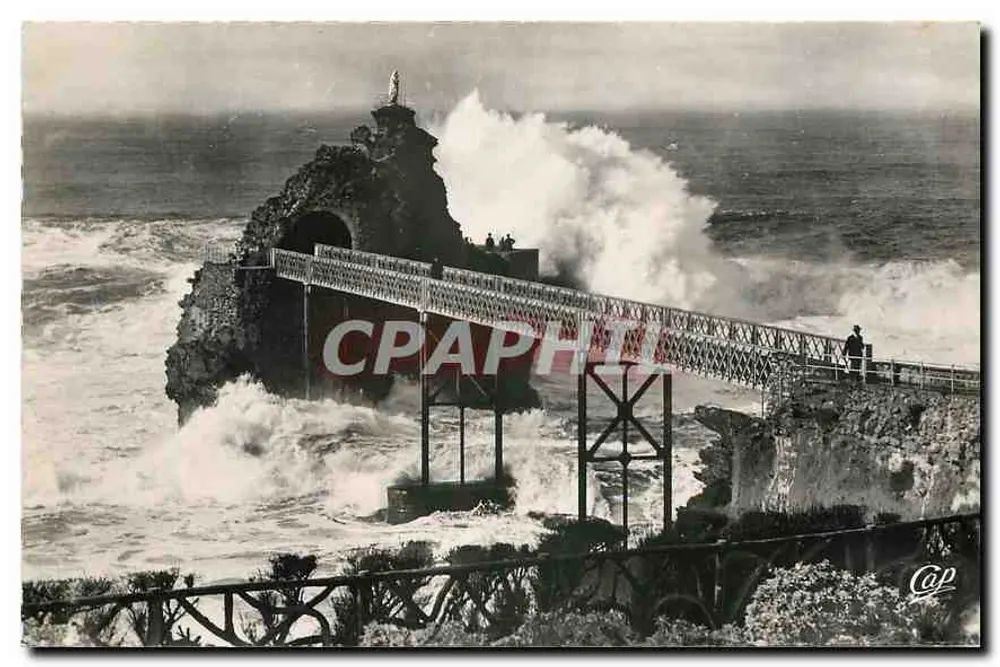 Biarritz — La tempête au Rocher de la Vierge — Réal-Photo - Recto