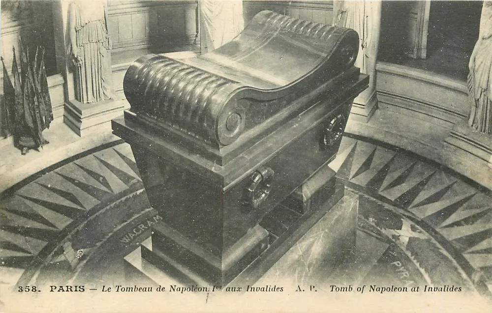 Paris — Le Tombeau de Napoléon Ier aux Invalides — A. P. — Tomb of Napoleon at Invalides - Recto