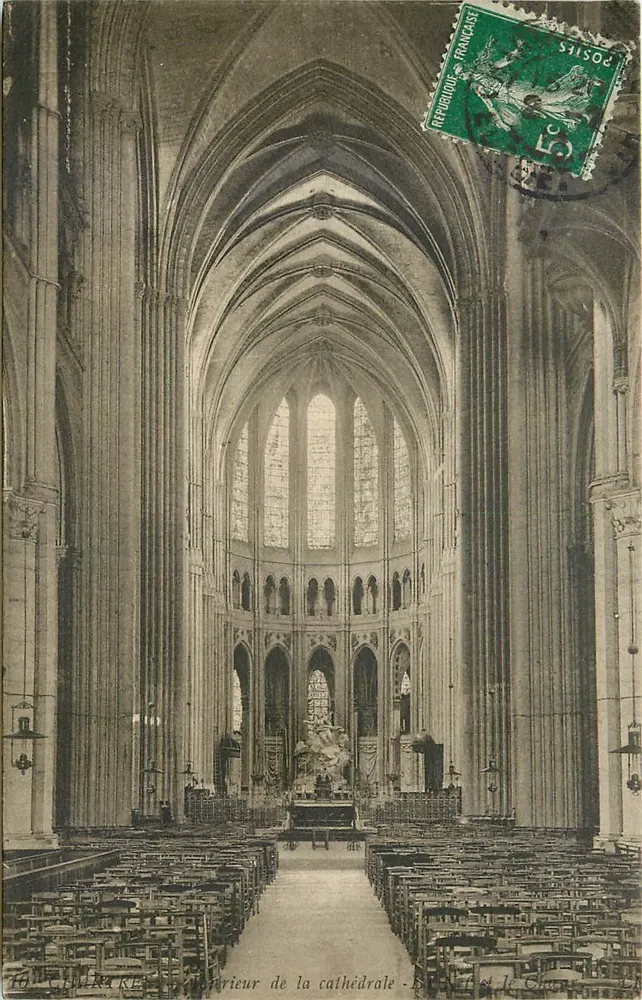 Interior da catedral — O coro e o coro — Gilliâtre - Frente