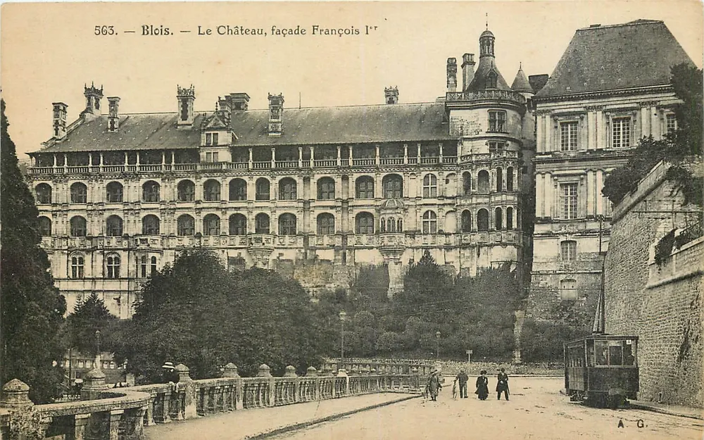 Blois — Le Château, façade François Ier — A.G. n°563 - Recto
