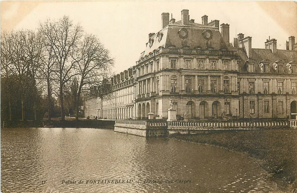 Palais de FONTAINEBLEAU — L'Étang des Corps — éditeur non identifié, n° de série 17 - Recto