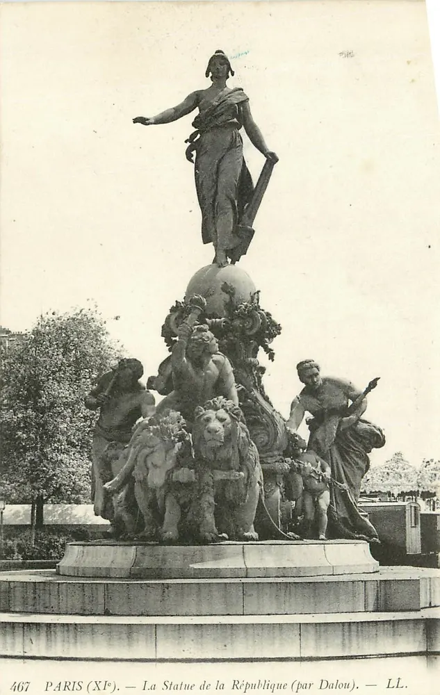 Paris (XVe) — La Statue de la République (par Dalou) — LL. - Recto