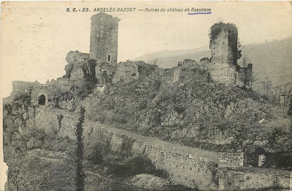 Argelès-Gazost — Ruínas do castelo de Beaucaens — C.C. 23 - Frente