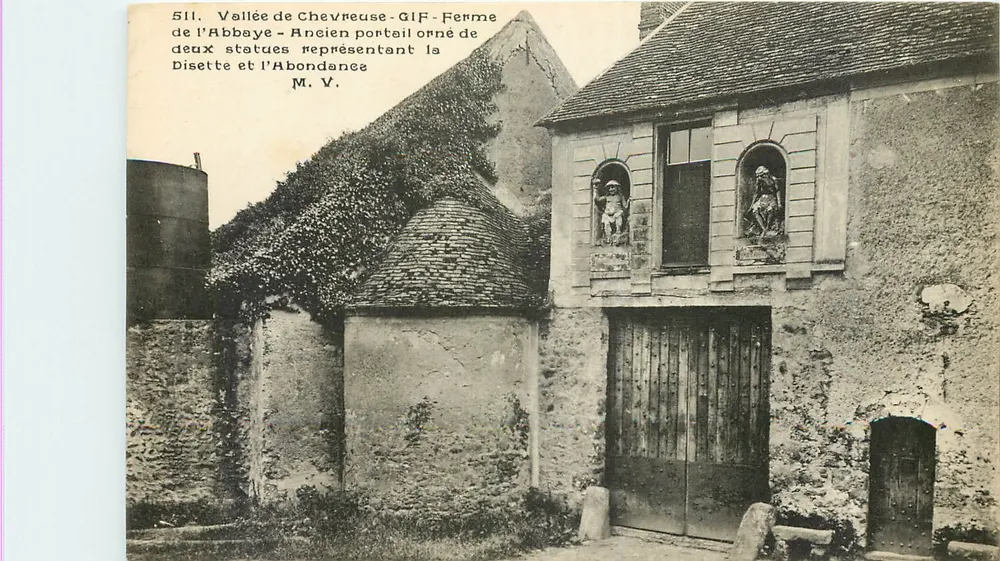 Valle de Chevreuse - Antiguo portal de abadía adornado con dos estatuas representando la Hambruna y la Abundancia - M. V. - Anverso