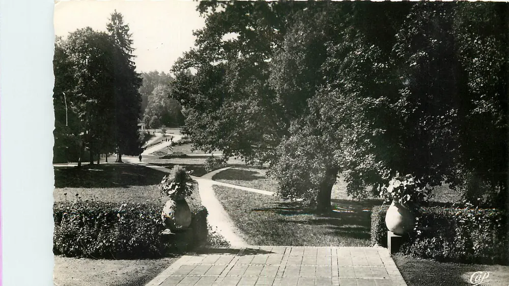 Saint-Honoré-les-Bains — Ansicht des Parks vom Hotel « Le Morvan » — CP - Vorderseite