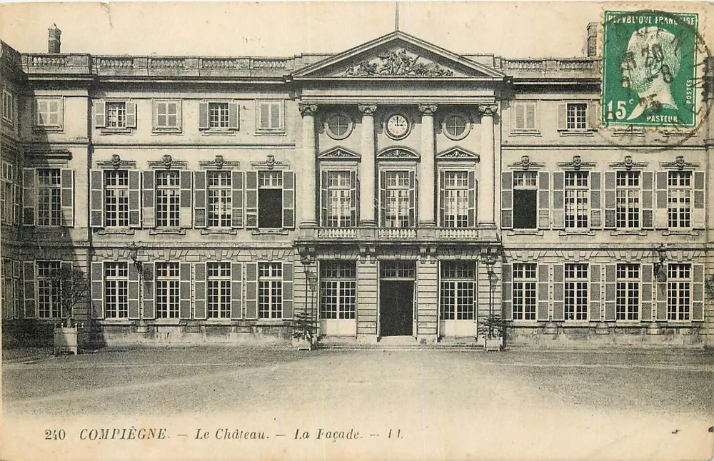 Compiègne — O Castelo — A Fachada — 240 - Frente