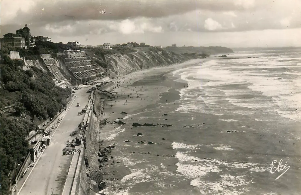 Biarritz — La Plage à la Côte des Basques — L. Chatagneau 92, Cours Victor-Hugo, Bordeaux - Recto