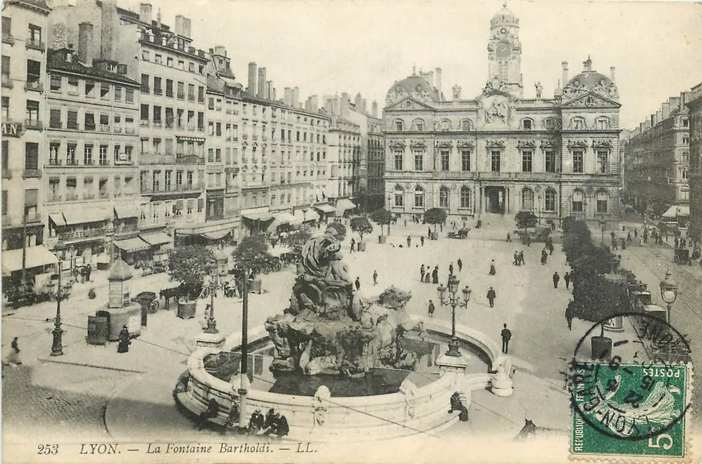 LYON — Fontaine Bartholdi — LL. — n° 253 - Frente