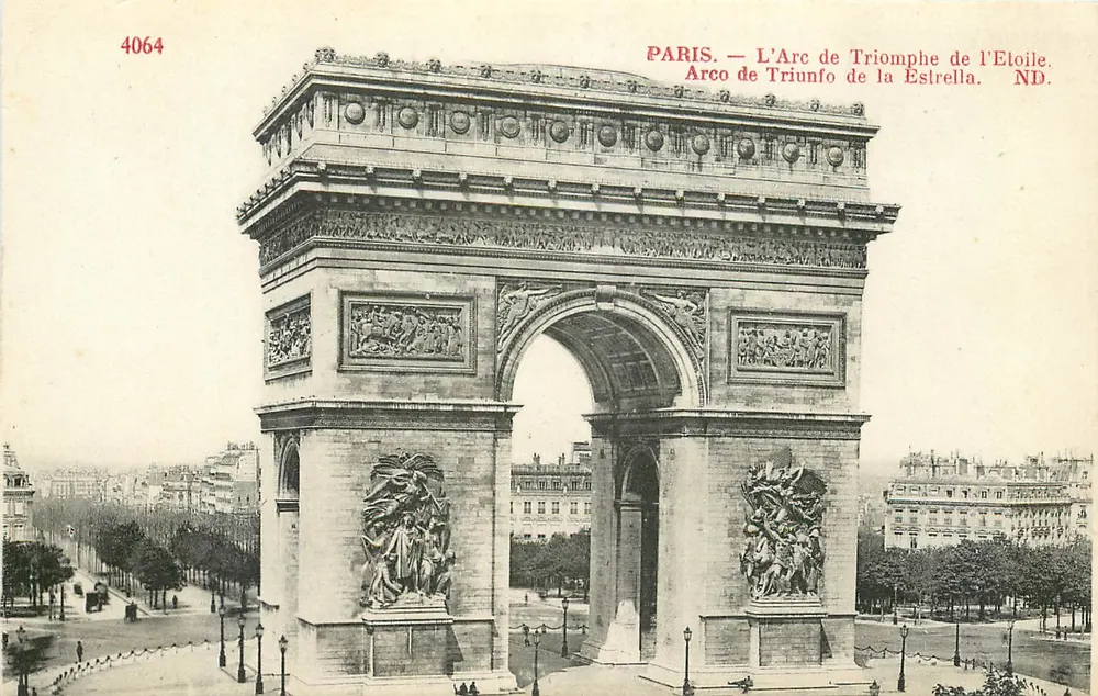 Paris — O Arco do Triunfo da Estrela — ND. — Edição especial para passageiros da Cie G. Transatlantique - Frente