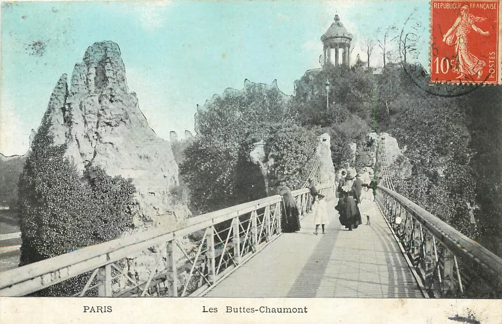 Les Buttes-Chaumont — Ponte suspensa e monumento — Paris - Frente