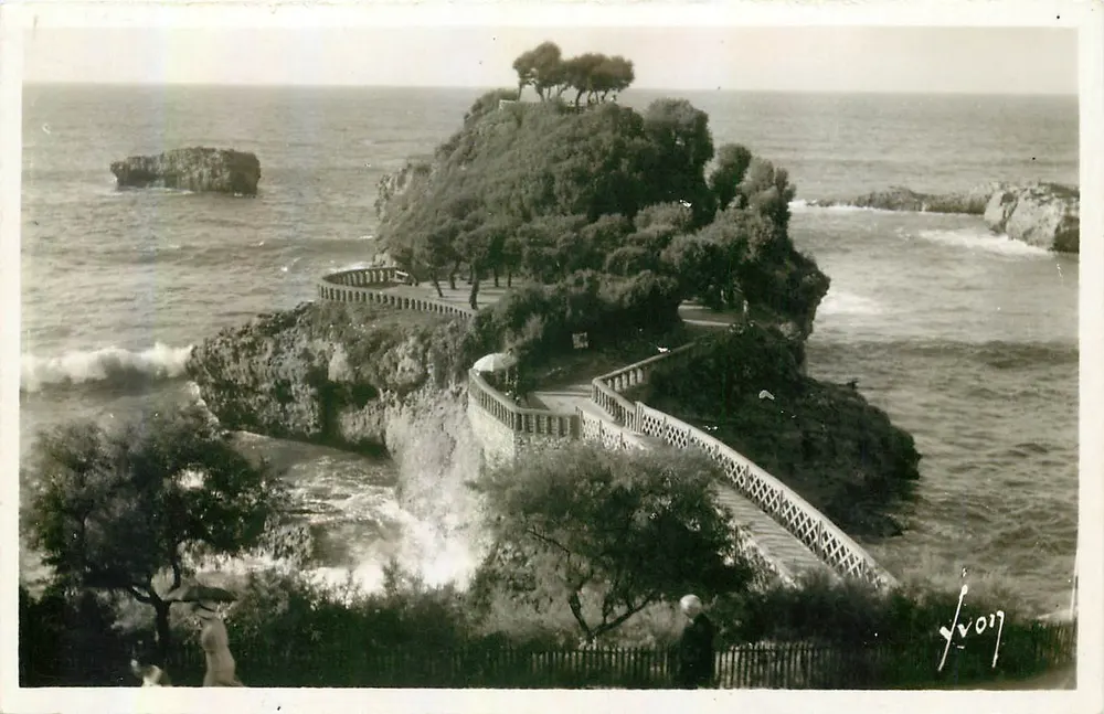 O «Basta» à maré alta — Biarritz — Edições de Arte «YVON» - Frente