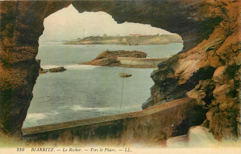 Biarritz — O Rocher — Em direção ao Farol — LL. — n° 210 - Frente