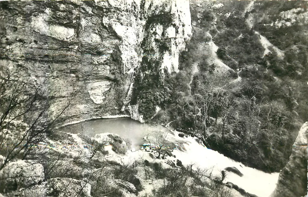 Fontaine-de-Vaucluse — Naissance de la Source (hautes ecuex) — (61) Éditions SL - Recto