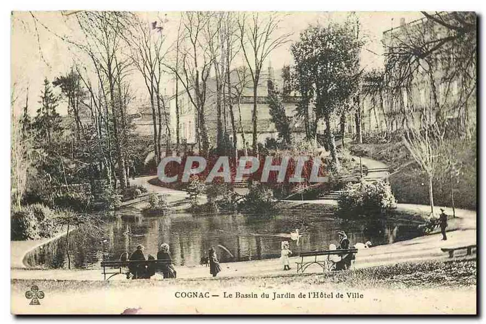 COGNAC — Der Bassin des Gartens des Rathauses - Vorderseite