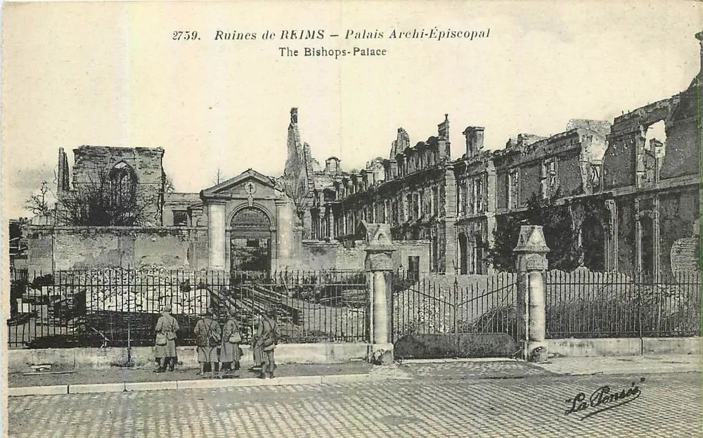 Ruínas de REIMS — Palácio Arqui-Episcopal — La Tonsis - Frente