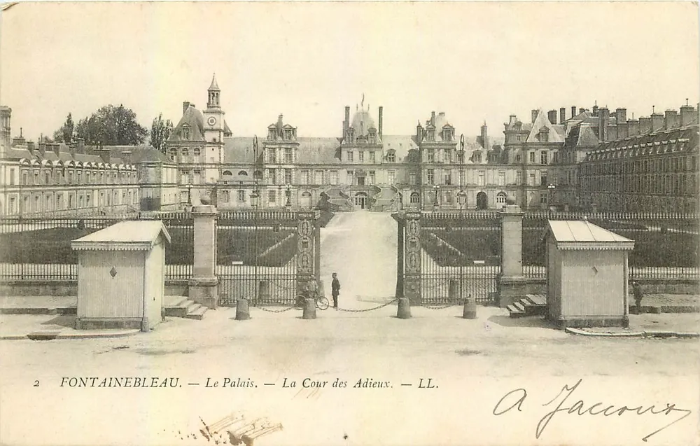 Fontainebleau — Das Schloss — Die Cour des Adieux — LL. - Vorderseite
