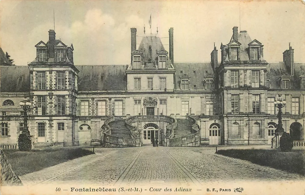 Fontainebleau (S.-et-M.) — Cour des Adieux — B.F., Paris - Recto