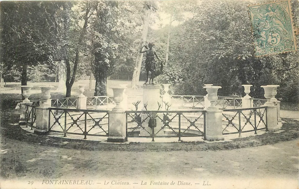 Fontainebleau — Das Schloss — Die Fontaine de Diane — LL - Vorderseite