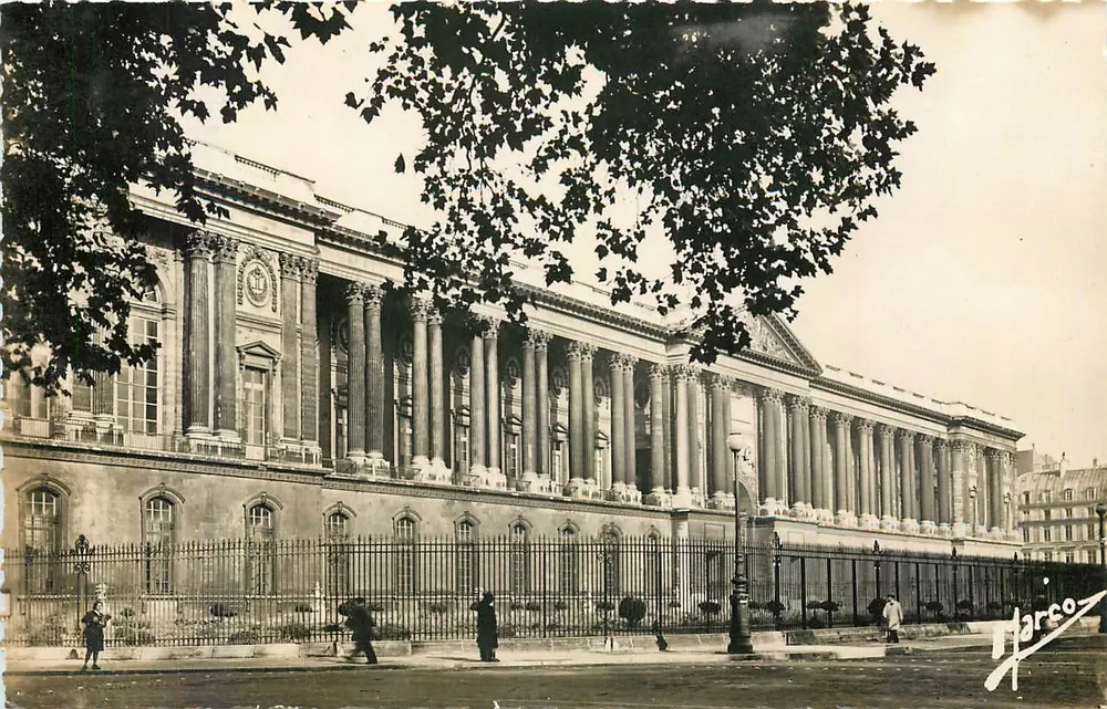 O Palácio do Louvre — Paris — Éditions d'Art MARCO - Levaillot-Ferret - Frente