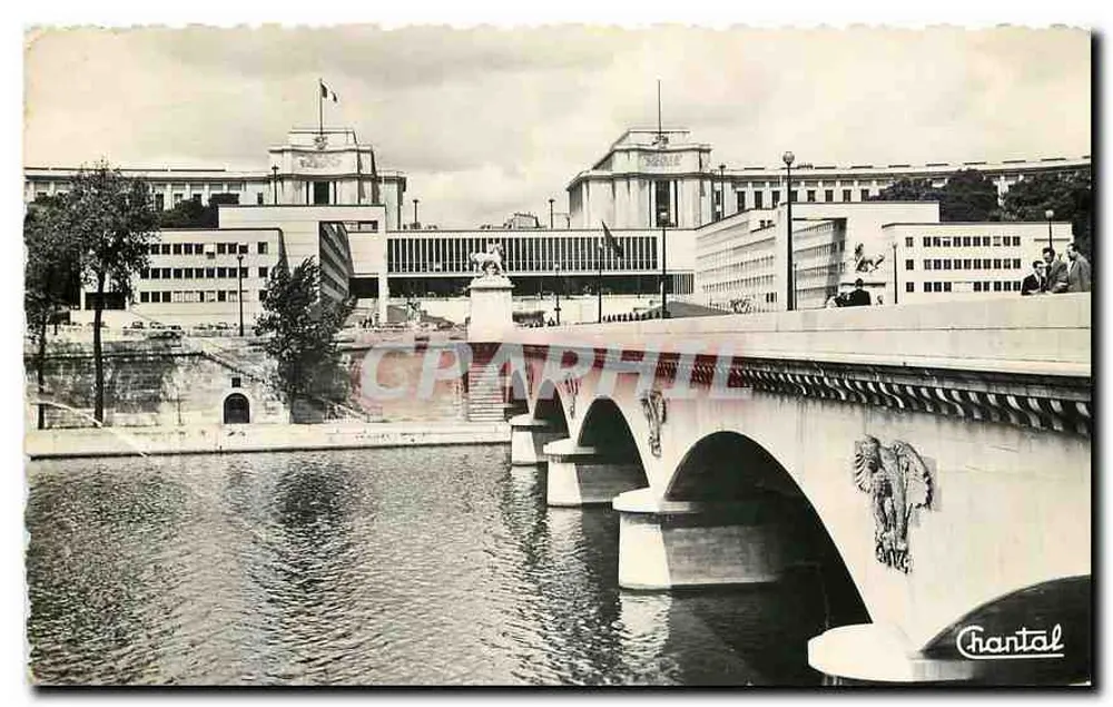 Le Palais de Chaillot et le Pont d'Iéna — vue du pont avec sculptures — éditeur Chantal - Recto