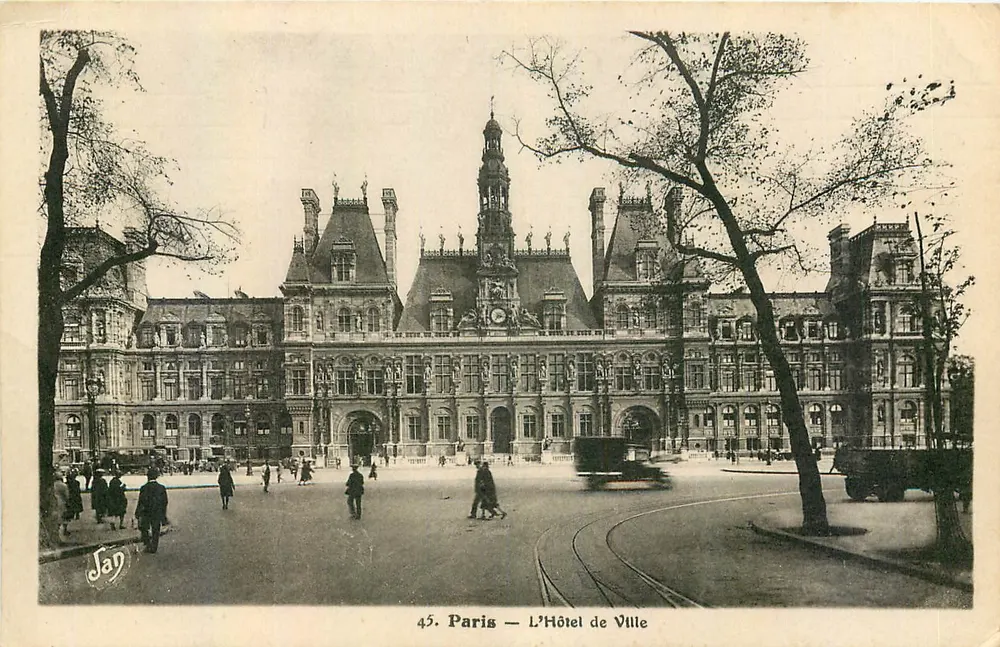 Paris — O Hotel de Ville — San - Frente