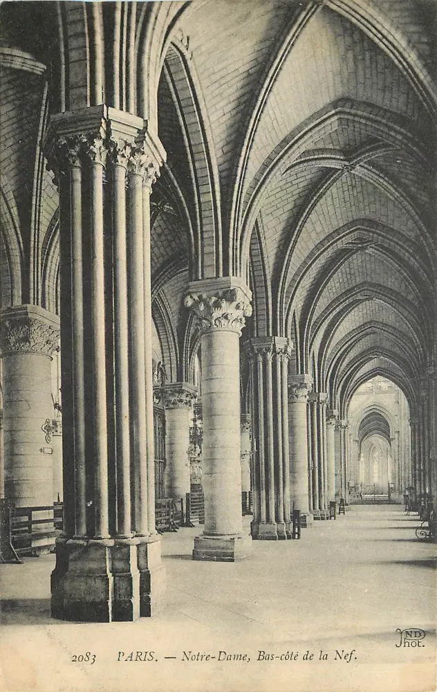 PARIS — Notre-Dame, Lateral da Nave. - Frente